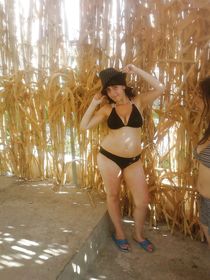 Naked at a party sorgusuna
